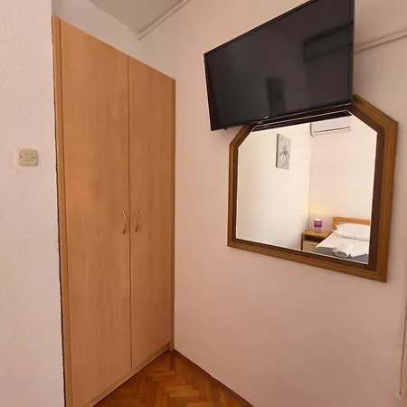 30 * Makarska